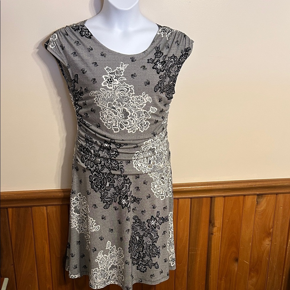 Enfocus Studio Gray and Black Floral Midi Dress
